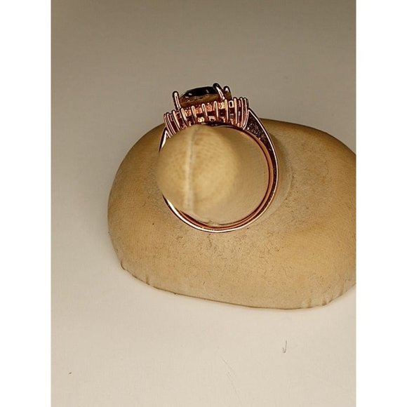 Size 8 Morganite Look Rose Gold Tone Rhinestone Ring (1e1) - Picture 5 of 7